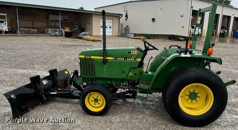 image for item OF9776 1994 John Deere 870 MFWD tractor