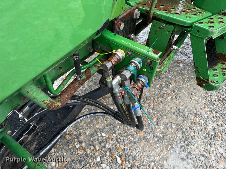 image for item OF9776 1994 John Deere 870 MFWD tractor