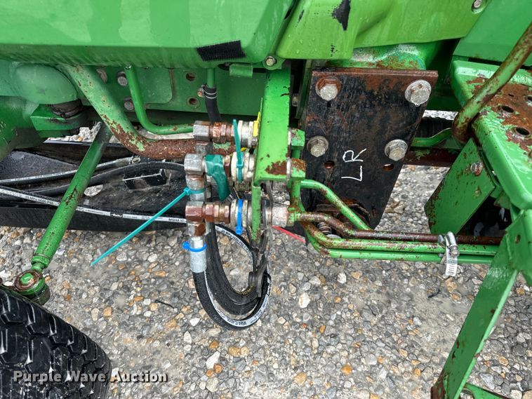 image for item OF9776 1994 John Deere 870 MFWD tractor