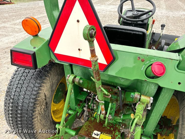 image for item OF9776 1994 John Deere 870 MFWD tractor