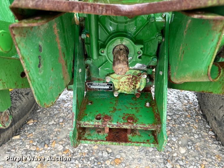 image for item OF9776 1994 John Deere 870 MFWD tractor