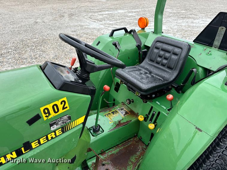 image for item OF9776 1994 John Deere 870 MFWD tractor