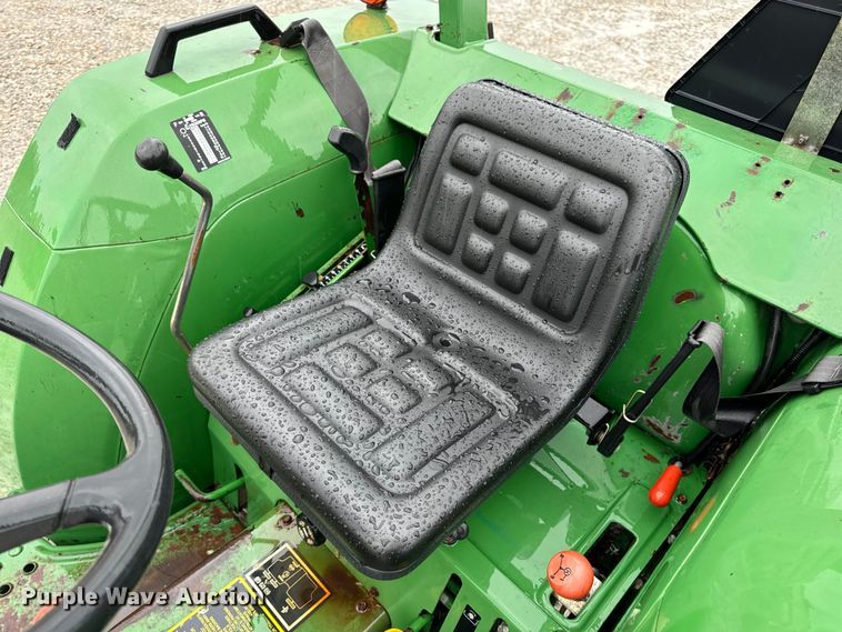 image for item OF9776 1994 John Deere 870 MFWD tractor