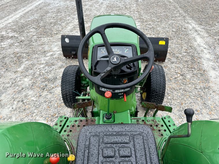 image for item OF9776 1994 John Deere 870 MFWD tractor