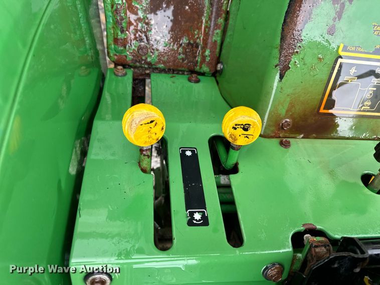 image for item OF9776 1994 John Deere 870 MFWD tractor