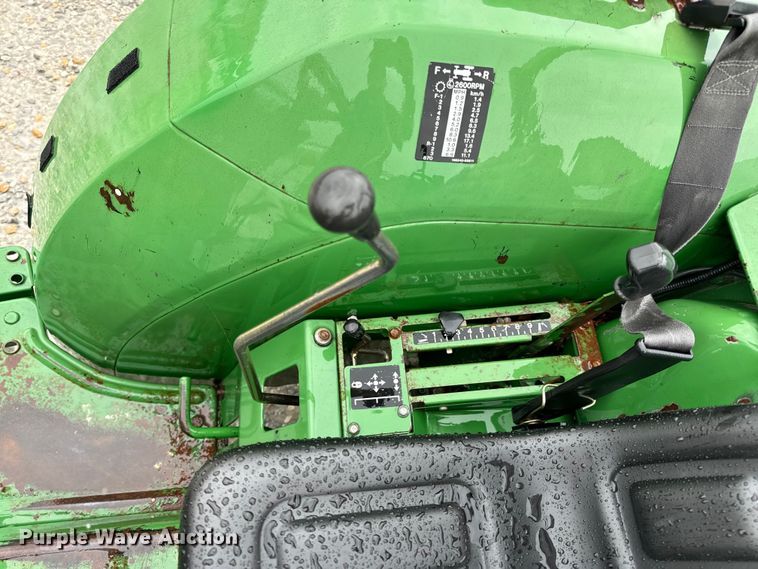 image for item OF9776 1994 John Deere 870 MFWD tractor