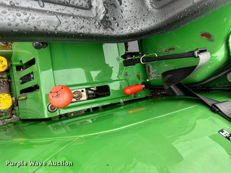 image for item OF9776 1994 John Deere 870 MFWD tractor