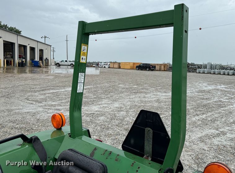 image for item OF9776 1994 John Deere 870 MFWD tractor