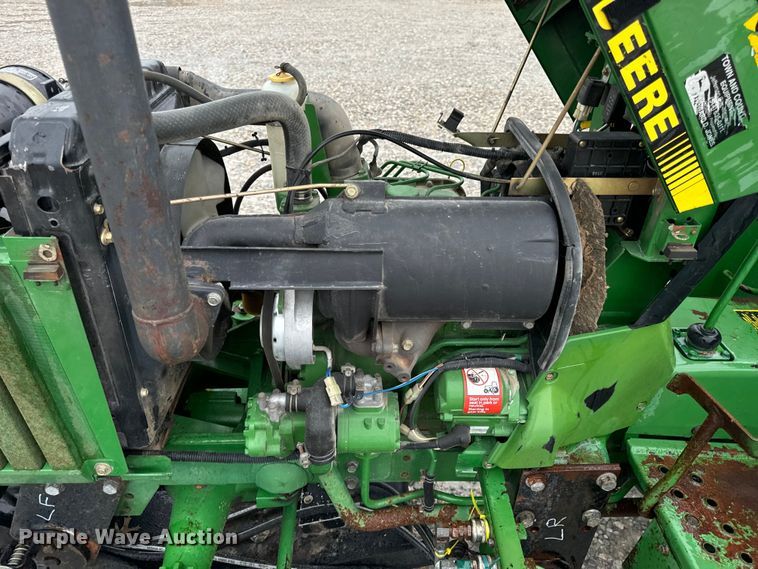image for item OF9776 1994 John Deere 870 MFWD tractor