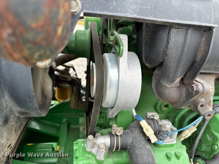 image for item OF9776 1994 John Deere 870 MFWD tractor