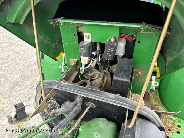 image for item OF9776 1994 John Deere 870 MFWD tractor