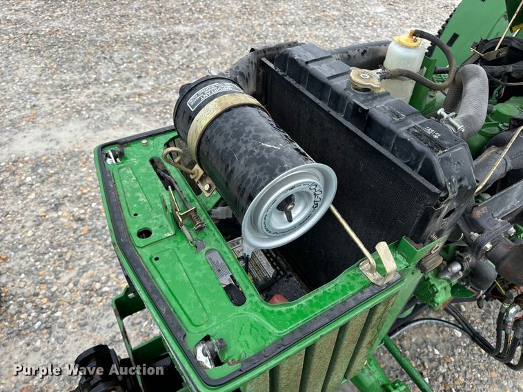 image for item OF9776 1994 John Deere 870 MFWD tractor