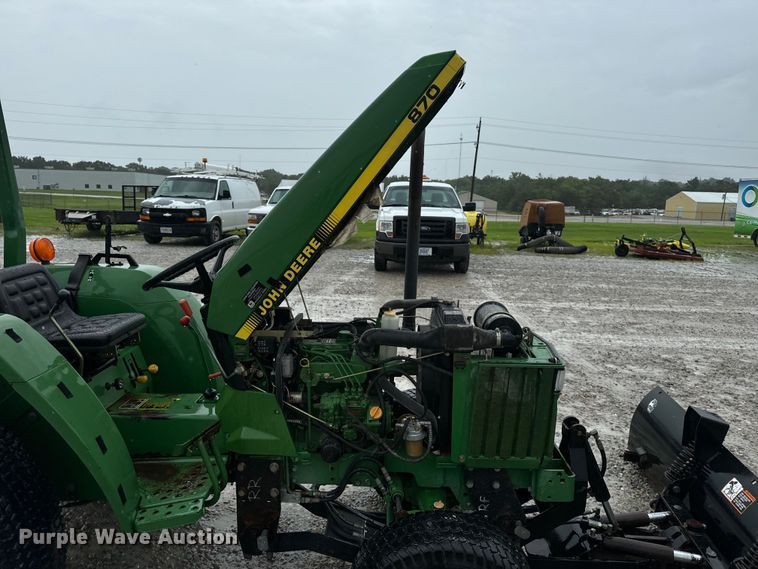 image for item OF9776 1994 John Deere 870 MFWD tractor