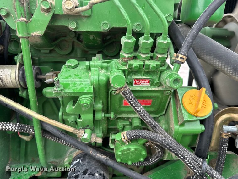 image for item OF9776 1994 John Deere 870 MFWD tractor