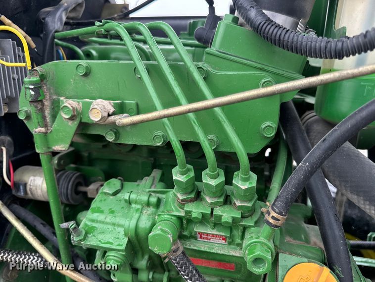 image for item OF9776 1994 John Deere 870 MFWD tractor