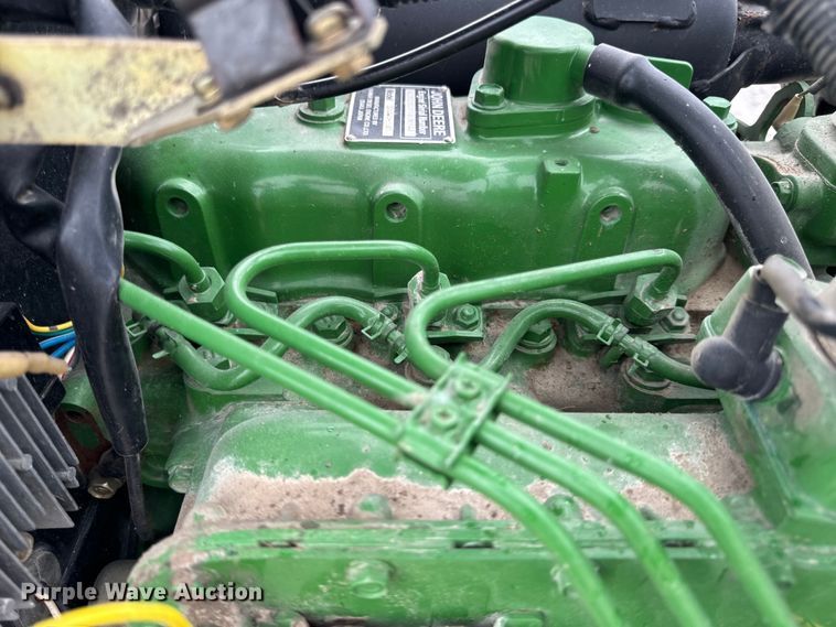 image for item OF9776 1994 John Deere 870 MFWD tractor