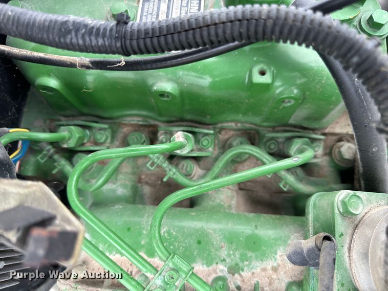 image for item OF9776 1994 John Deere 870 MFWD tractor