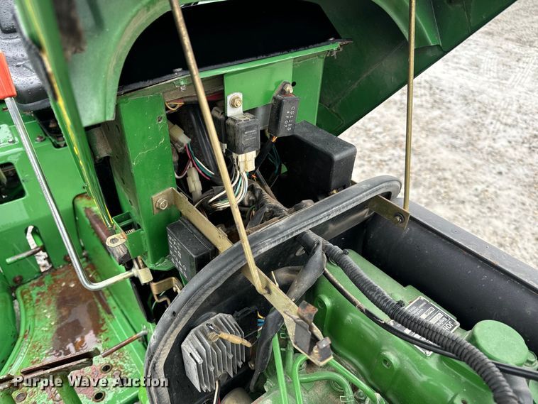 image for item OF9776 1994 John Deere 870 MFWD tractor