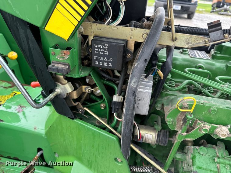 image for item OF9776 1994 John Deere 870 MFWD tractor