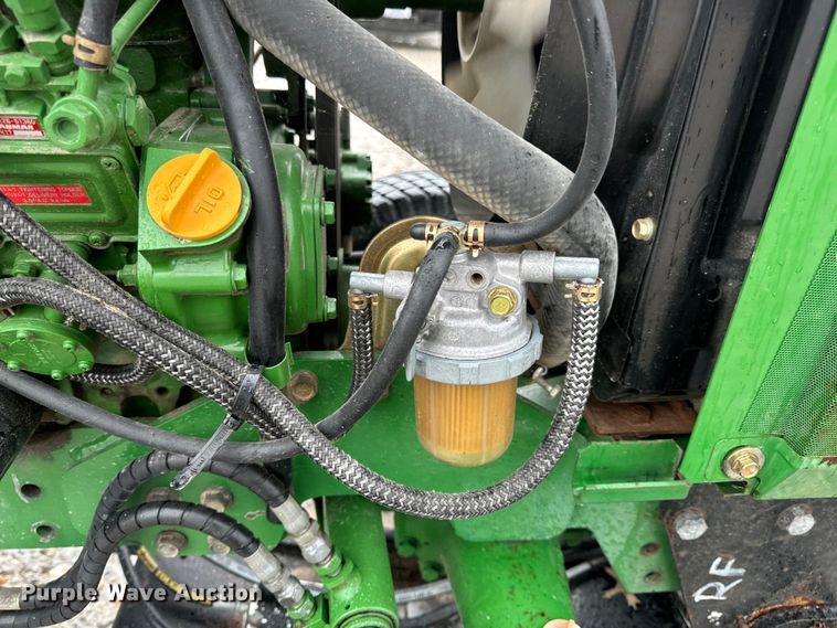 image for item OF9776 1994 John Deere 870 MFWD tractor