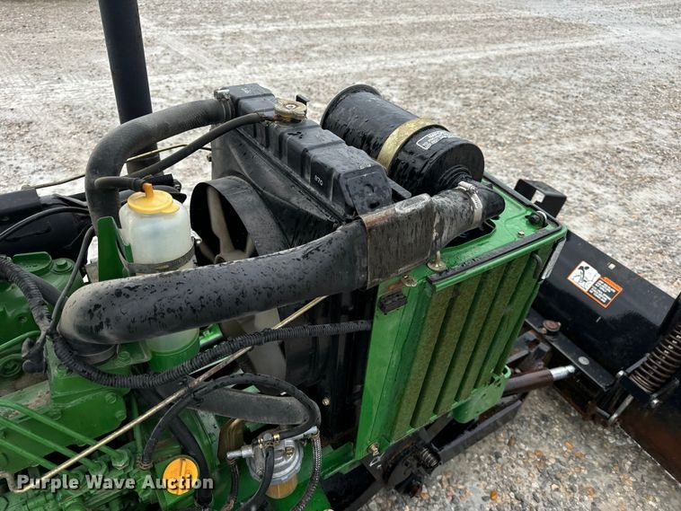 image for item OF9776 1994 John Deere 870 MFWD tractor