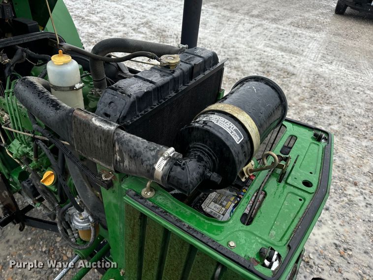 image for item OF9776 1994 John Deere 870 MFWD tractor