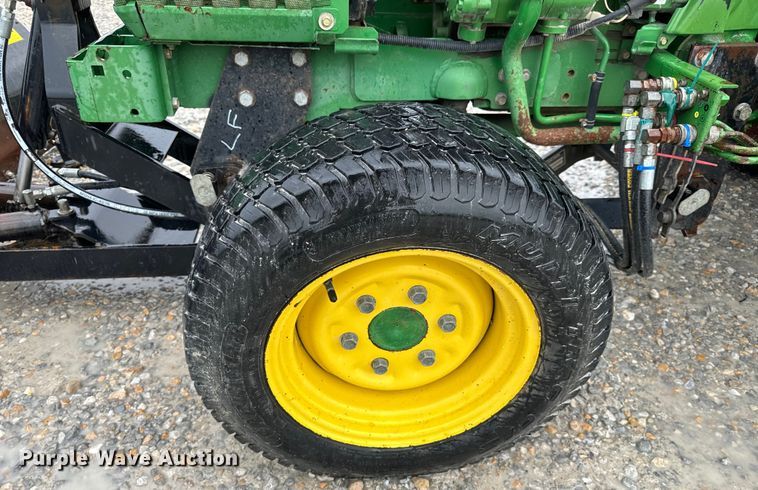 image for item OF9776 1994 John Deere 870 MFWD tractor