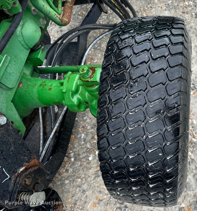 image for item OF9776 1994 John Deere 870 MFWD tractor