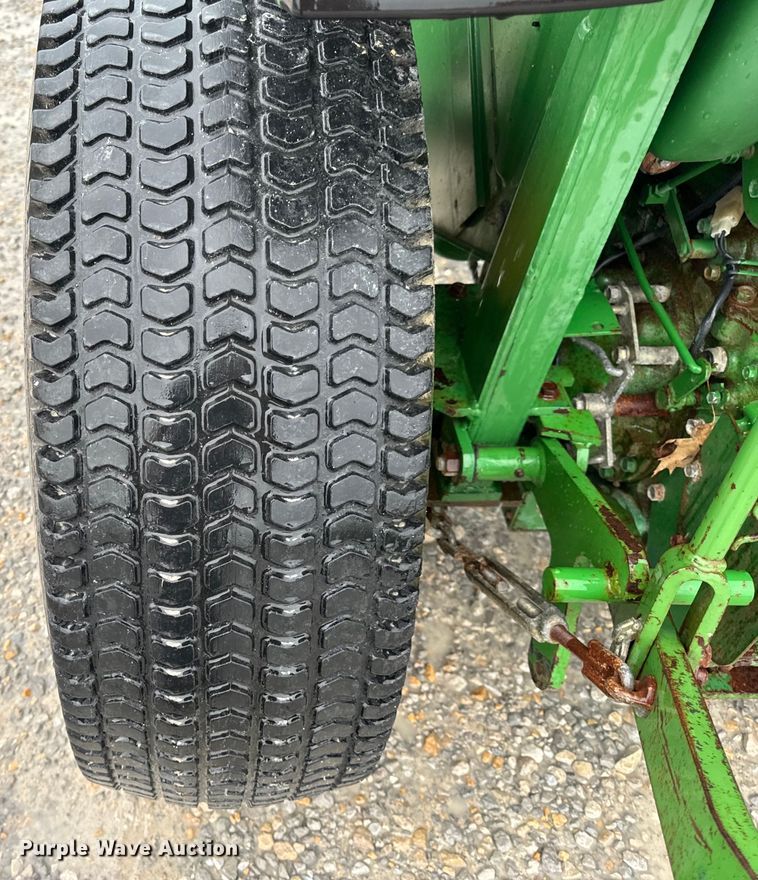 image for item OF9776 1994 John Deere 870 MFWD tractor