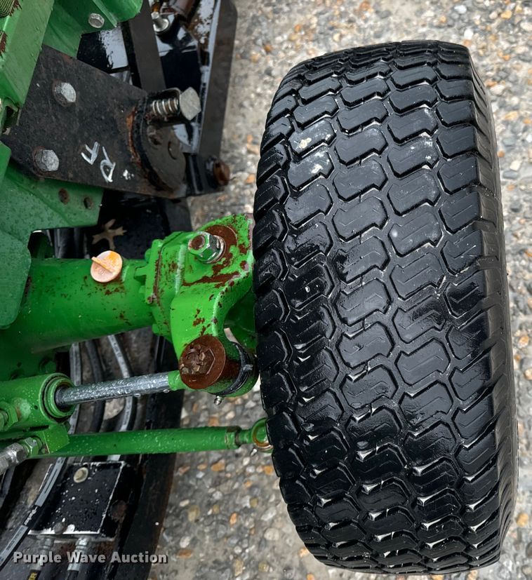 image for item OF9776 1994 John Deere 870 MFWD tractor