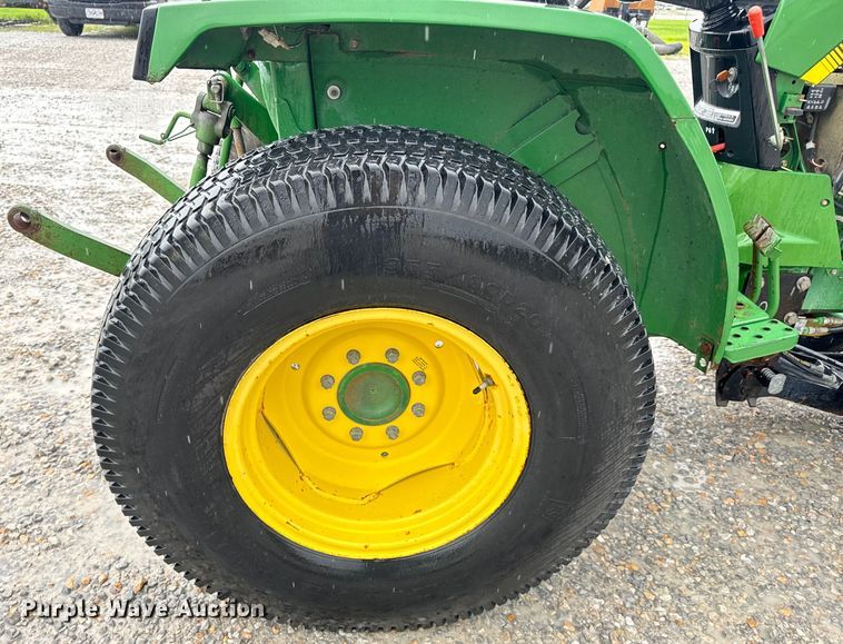 image for item OF9776 1994 John Deere 870 MFWD tractor
