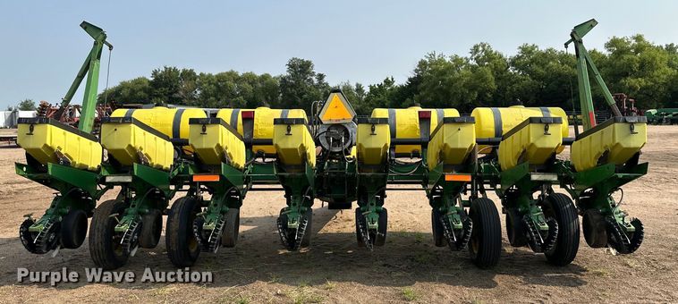 image for item OL9724 John Deere 1750 no-till planter