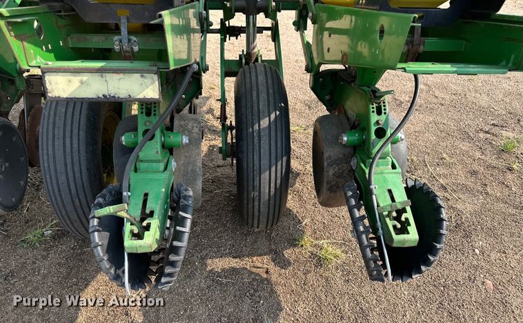 image for item OL9724 John Deere 1750 no-till planter