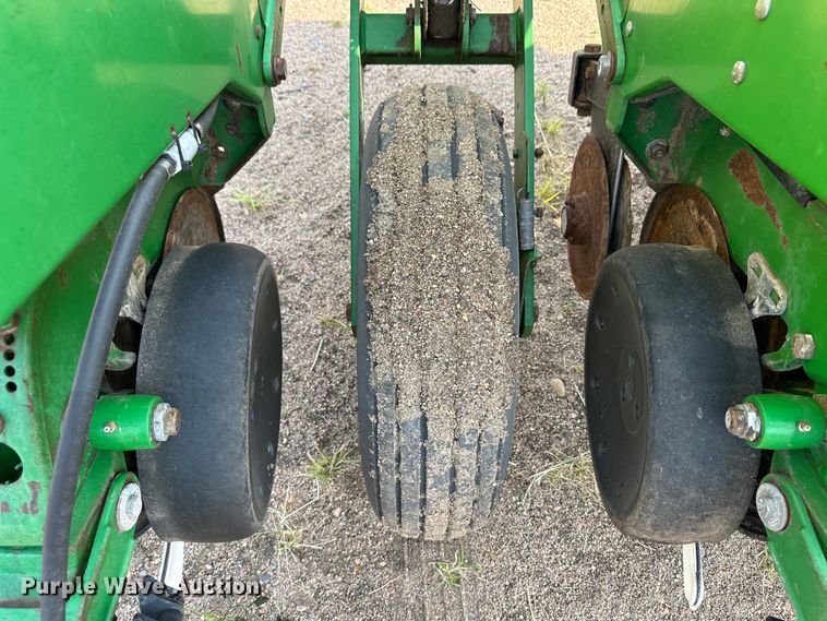 image for item OL9724 John Deere 1750 no-till planter