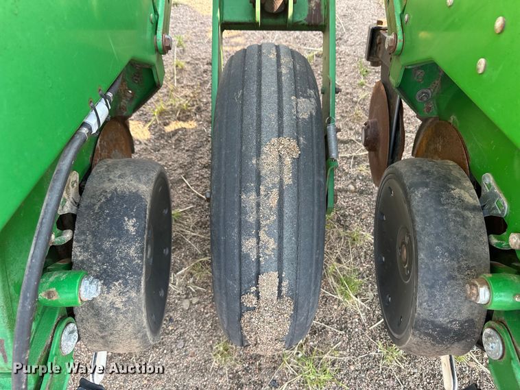 image for item OL9724 John Deere 1750 no-till planter