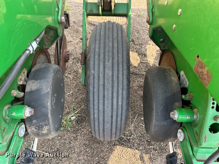 image for item OL9724 John Deere 1750 no-till planter