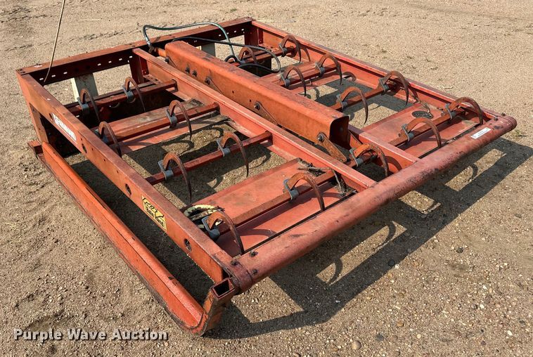 image for item OL9735 Farmhand H118-A bale accumulator grapple