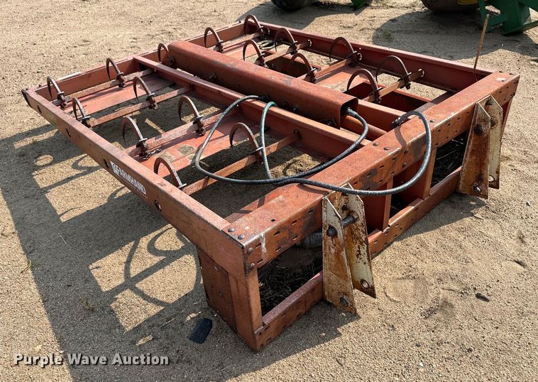 image for item OL9735 Farmhand H118-A bale accumulator grapple