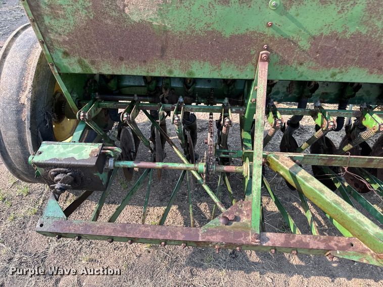 image for item OL9737 John Deere D208C grain drill