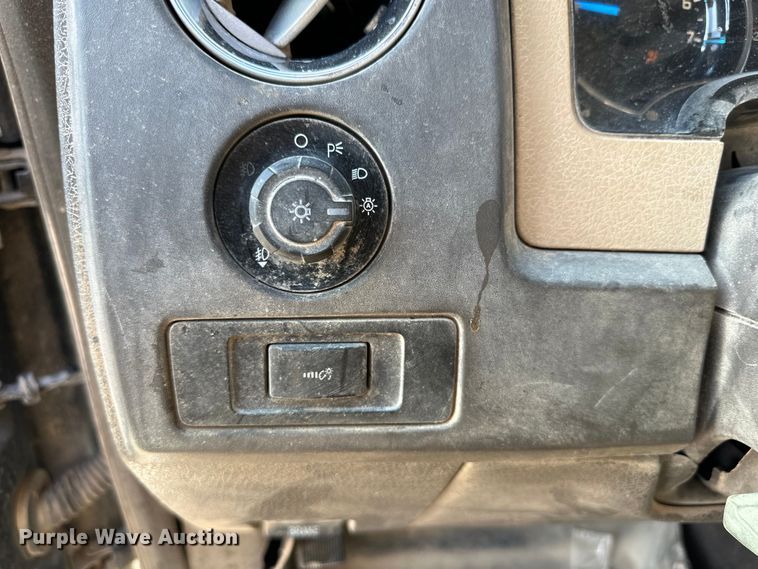 image for item DK6672 2013 Ford  F150 SuperCab pickup truck