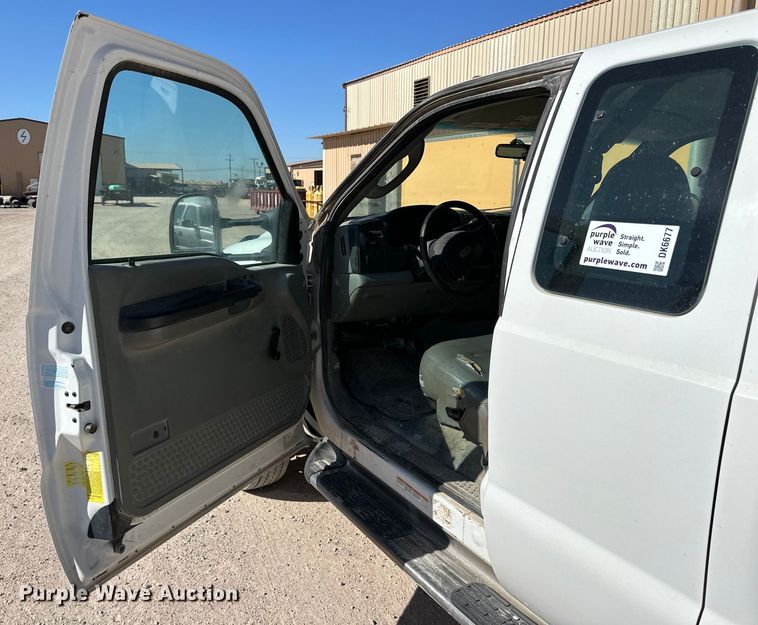 image for item DK6677 2007 Ford F550 Super Duty SuperCab flatbed truck