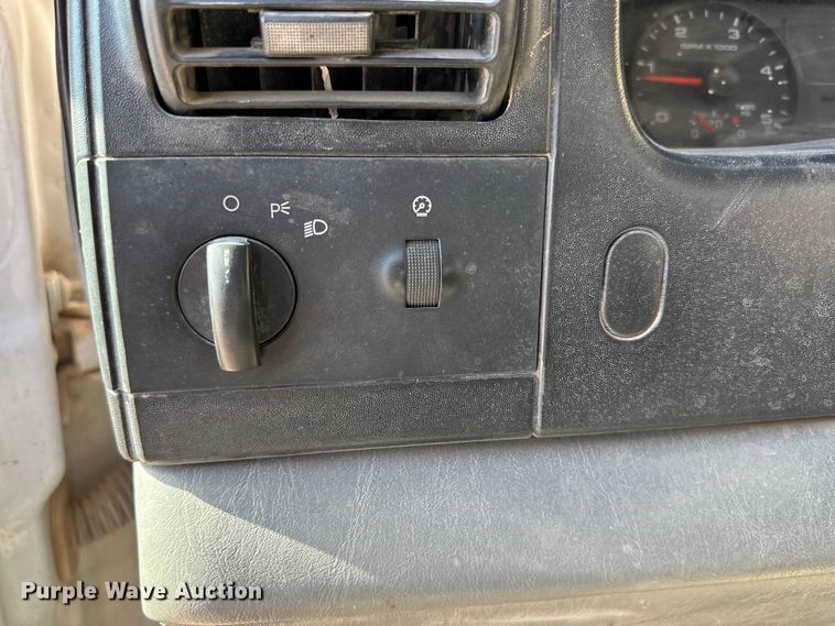 image for item DK6677 2007 Ford F550 Super Duty SuperCab flatbed truck