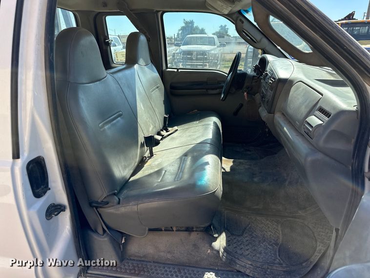 image for item DK6677 2007 Ford F550 Super Duty SuperCab flatbed truck