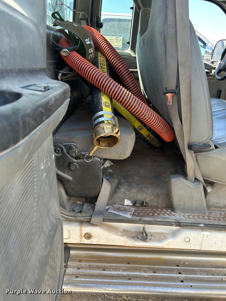 image for item DK6677 2007 Ford F550 Super Duty SuperCab flatbed truck