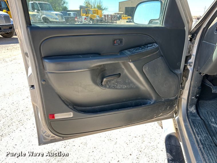 image for item DK6679 2006 Chevrolet Silverado 2500HD Crew Cab pickup truck