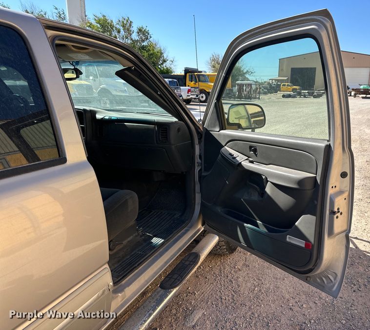 image for item DK6679 2006 Chevrolet Silverado 2500HD Crew Cab pickup truck