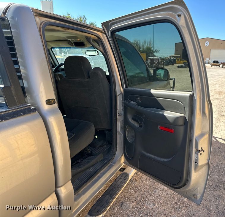 image for item DK6679 2006 Chevrolet Silverado 2500HD Crew Cab pickup truck