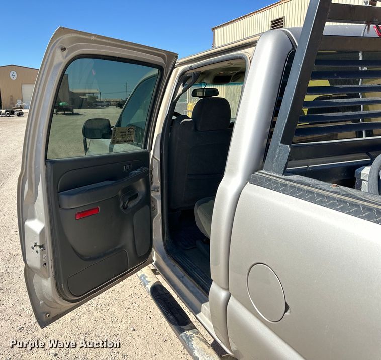 image for item DK6679 2006 Chevrolet Silverado 2500HD Crew Cab pickup truck