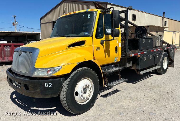 image for item DK6681 2006 International 4300 winch truck