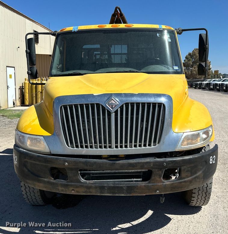 image for item DK6681 2006 International 4300 winch truck